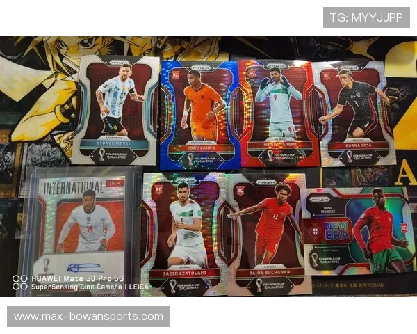 马赛克风格世界杯足球球星卡收藏热潮掀起足球迷新潮流